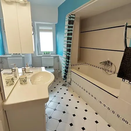 Lulu 90 M2 In Center Of Apartment *