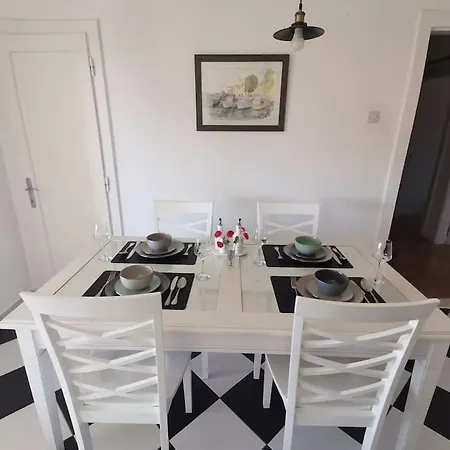 Lulu 90 M2 In Center Of *