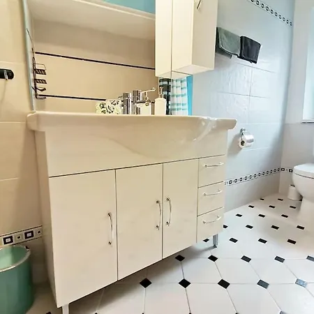 Lulu 90 M2 In Center Of Apartment Split